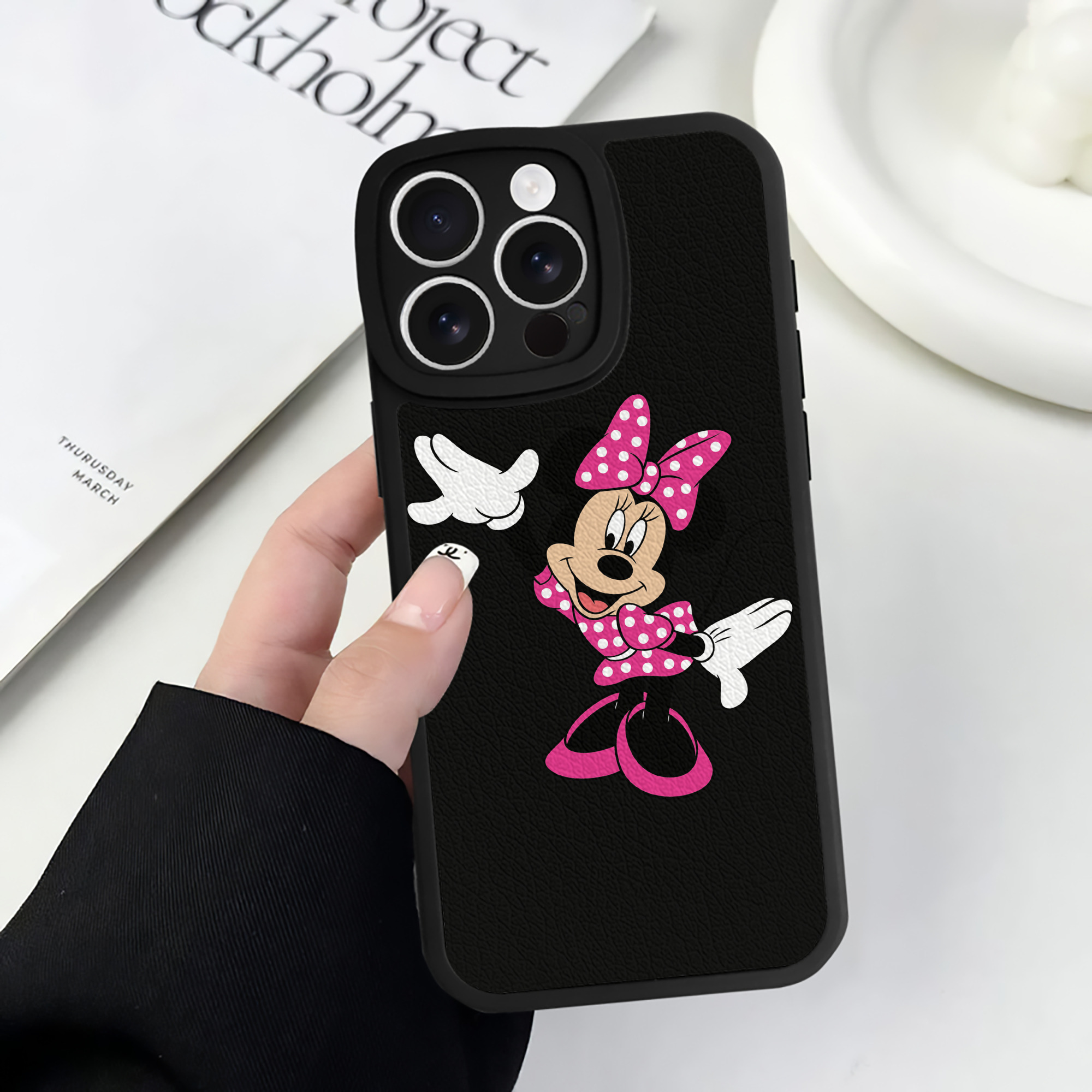 （画像用） ミッキーマウス Mickey Mouse 【iPhone 16シリーズ対応】シリコンスマホケース（レザー調） 材質：シリコン
